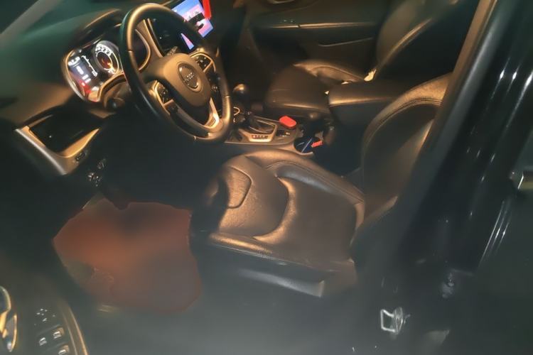Used Jeep Cherokee 2017 2.4L Leading Edition Left Front Seat