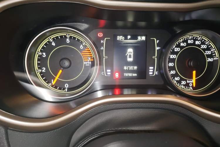 Used Jeep Cherokee 2017 2.4L Leading Edition Odometer Close Up