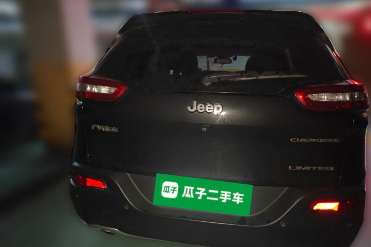 Used Jeep Cherokee 2017 2.0L Superior Edition Rear