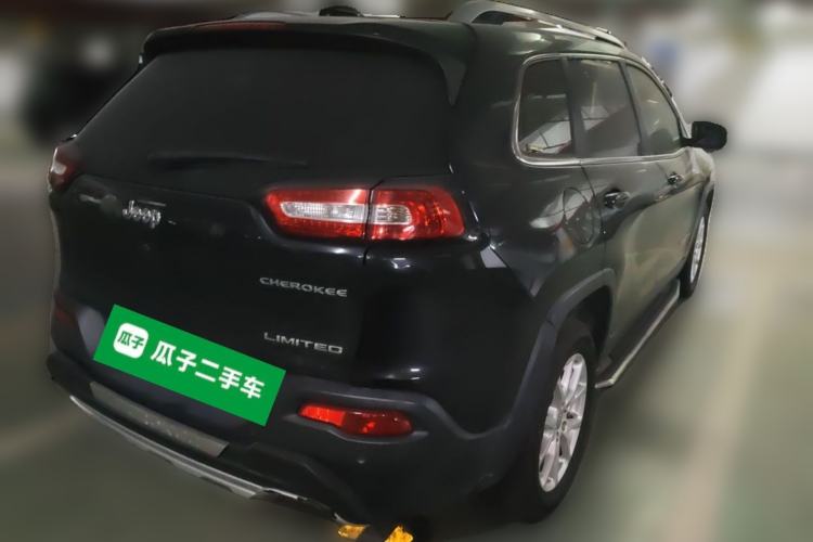 Used Jeep Cherokee 2017 2.4L Leading Edition Rear Right 45 Deg