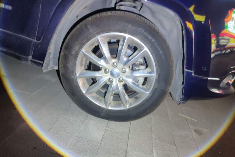 Used Jeep Cherokee 2017 2.4L Superior Edition Right Front Wheel Hub