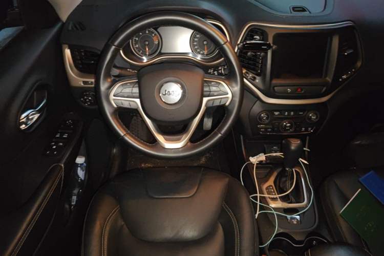Used Jeep Cherokee 2017 2.0L Superior Edition Steering Wheel