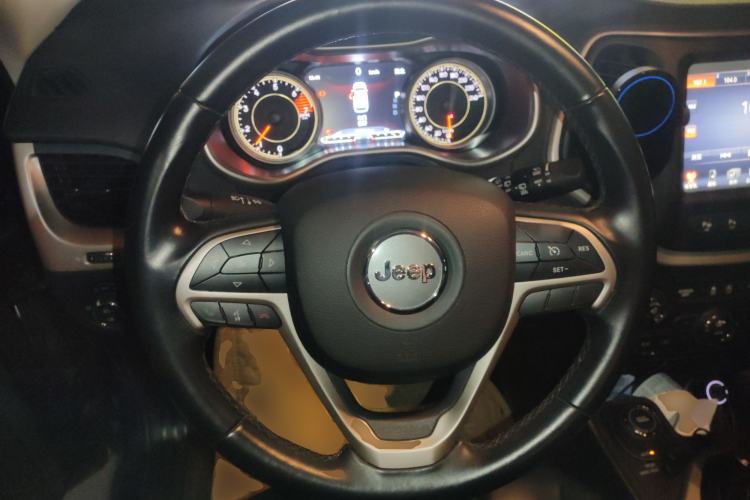 Used Jeep Cherokee 2017 2.4L Superior Edition Steering Wheel