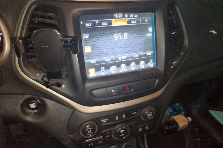 Used Jeep Cherokee 2017 2.4L Professional Smart Edition Audio And AC Panel
