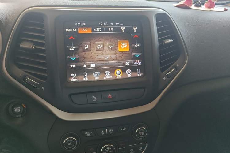 Used Jeep Cherokee 2017 2.4L Professional Smart Edition Audio And AC Panel