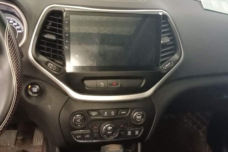Used Jeep Cherokee 2017 2.4L Leading Edition Audio And AC Panel