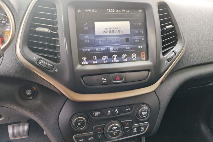 Used Jeep Cherokee 2017 2.0L Superior Edition Audio And AC Panel