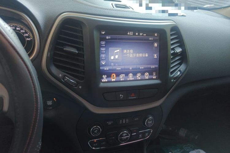 Used Jeep Cherokee 2017 2.0L Superior Edition Audio And AC Panel