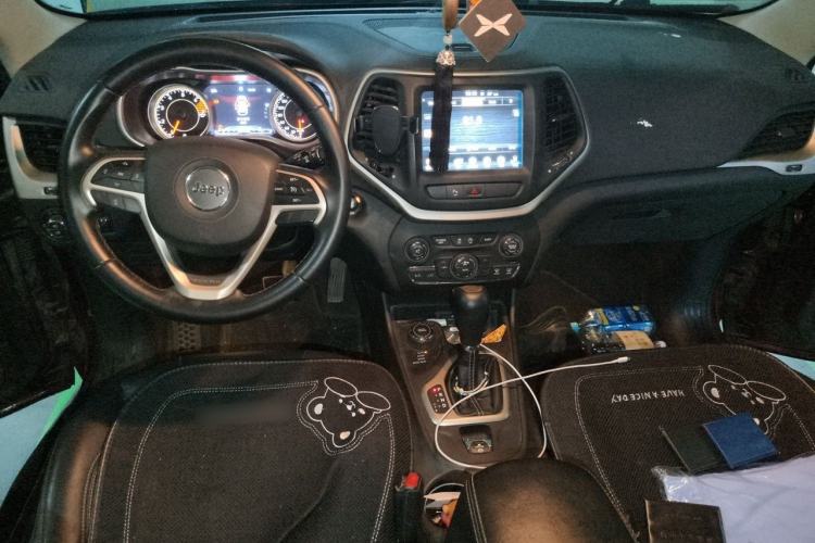 Used Jeep Cherokee 2017 2.4L Professional Smart Edition Center Console