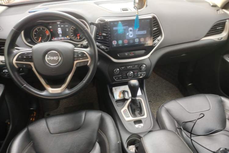 Used Jeep Cherokee 2017 2.0L Superior Edition Center Console