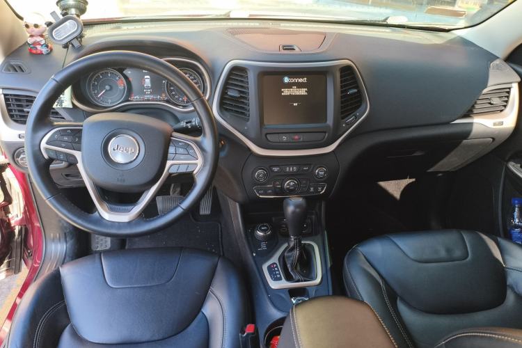 Used Jeep Cherokee 2017 2.4L Professional Smart Edition Center Console