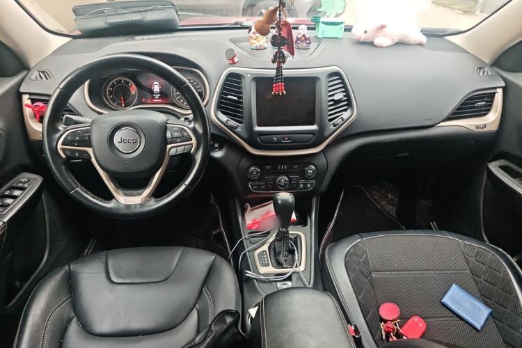Used Jeep Cherokee 2017 2.4L Leading Edition Center Console