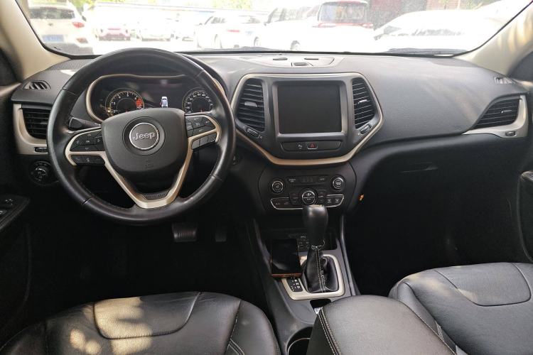 Used Jeep Cherokee 2017 2.0L Superior Edition Center Console