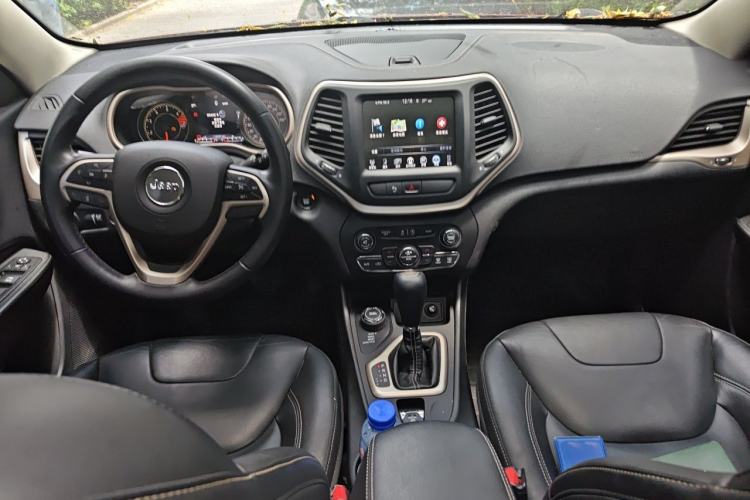 Used Jeep Cherokee 2017 2.4L Excellence Edition Center Console