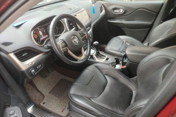 Used Jeep Cherokee 2017 2.0L Superior Edition Driver Seat