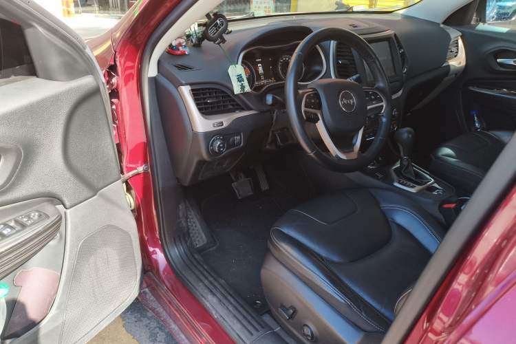 Used Jeep Cherokee 2017 2.4L Professional Smart Edition Driver Seat