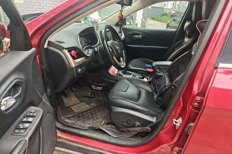 Used Jeep Cherokee 2017 2.4L Leading Edition Driver Seat