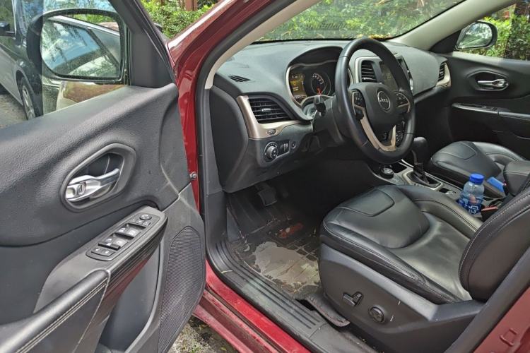 Used Jeep Cherokee 2017 2.4L Excellence Edition Driver Seat