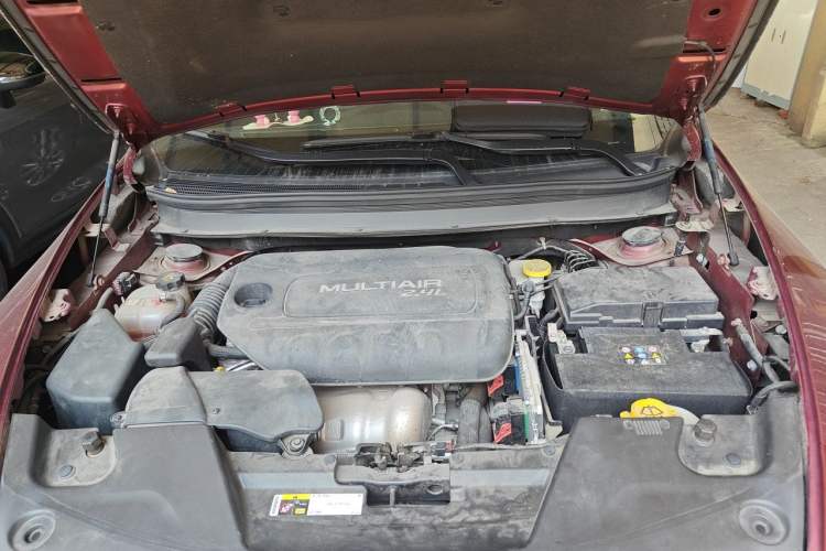 Used Jeep Cherokee 2017 2.4L Professional Smart Edition Engine Bay