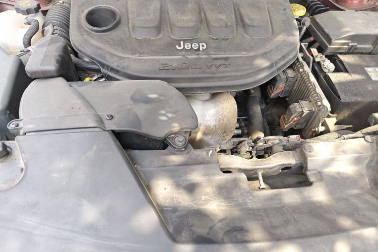 Used Jeep Cherokee 2017 2.0L Superior Edition Engine Bay