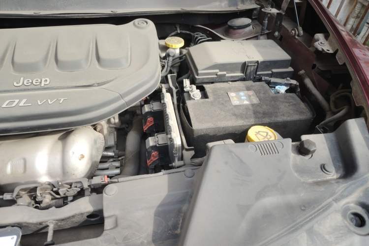 Used Jeep Cherokee 2017 2.0L Superior Edition Engine Bay Left