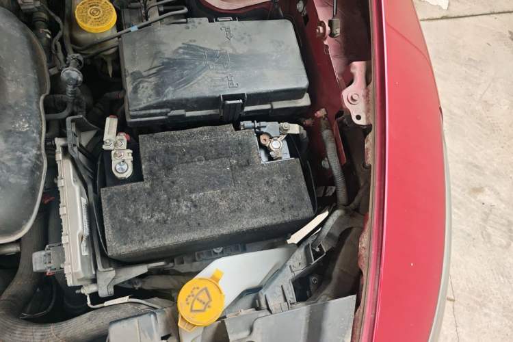 Used Jeep Cherokee 2017 2.4L Leading Edition Engine Bay Left