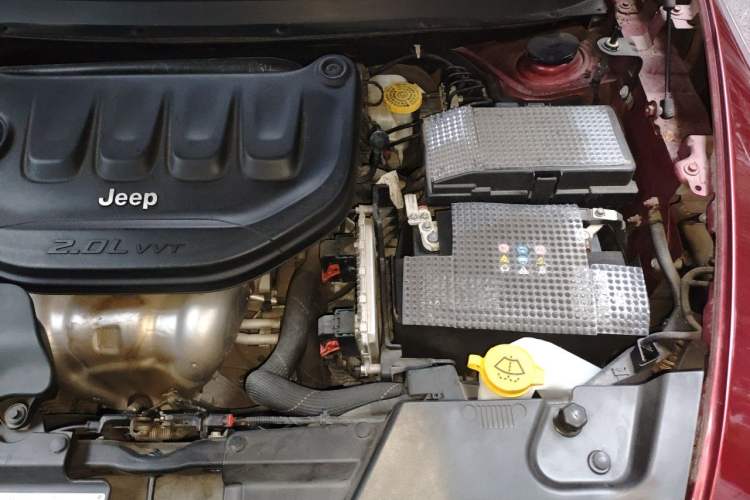 Used Jeep Cherokee 2017 2.0L Superior Edition Engine Bay Left