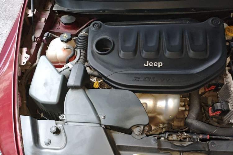Used Jeep Cherokee 2017 2.0L Superior Edition Engine Bay Right