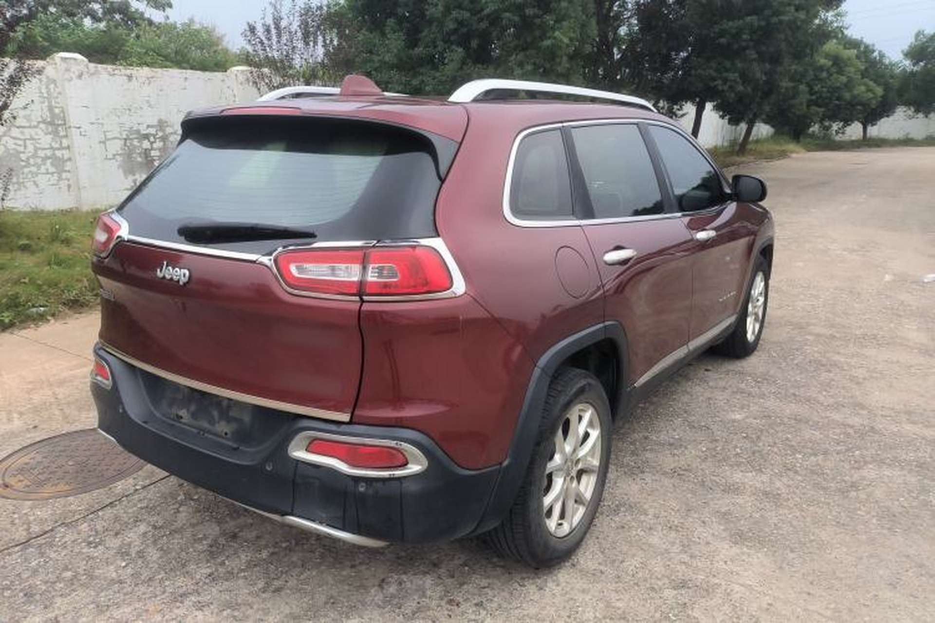 Used Jeep Cherokee 2017 2.0L Superior Edition Exterior 3