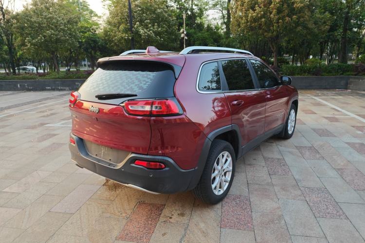 Used Jeep Cherokee 2017 2.0L Superior Edition Exterior 4