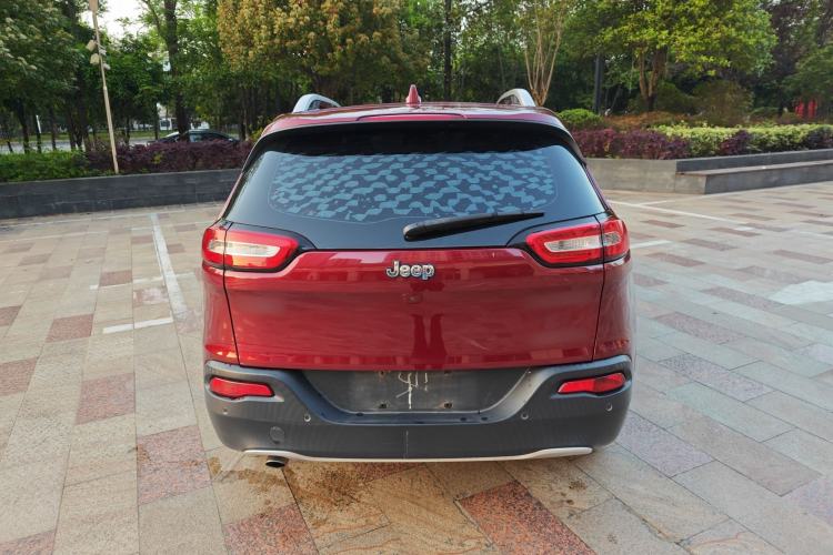 Used Jeep Cherokee 2017 2.0L Superior Edition Exterior 5
