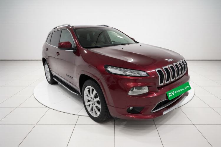 Used Jeep Cherokee 2017 2.4L Professional Smart Edition Front Right 45 Deg