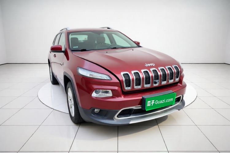 Used Jeep Cherokee 2017 2.0L Superior Edition Front Right 45 Deg