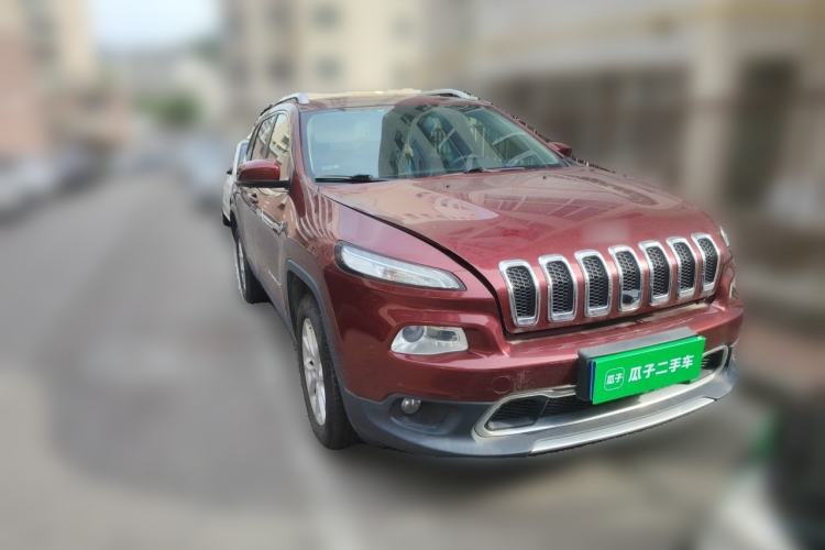 Used Jeep Cherokee 2017 2.0L Superior Edition Front Right 45 Deg