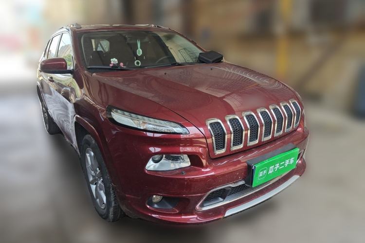 Used Jeep Cherokee 2017 2.4L Professional Smart Edition Front Right 45 Deg