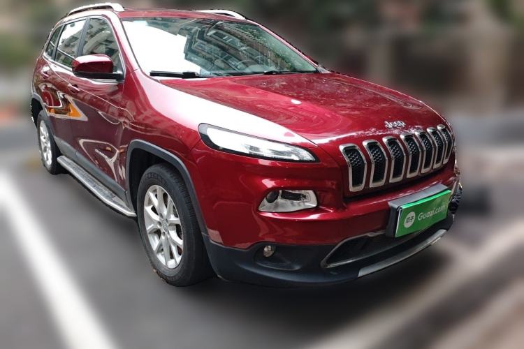 Used Jeep Cherokee 2017 2.0L Superior Edition Front Right 45 Deg