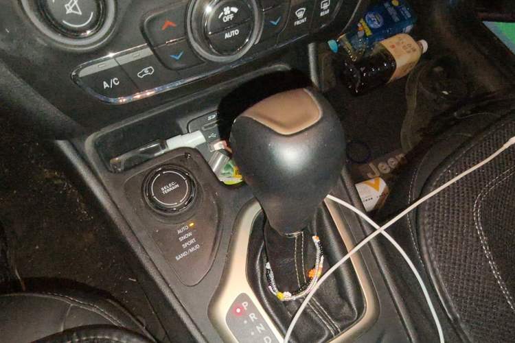 Used Jeep Cherokee 2017 2.4L Professional Smart Edition Gear Lever