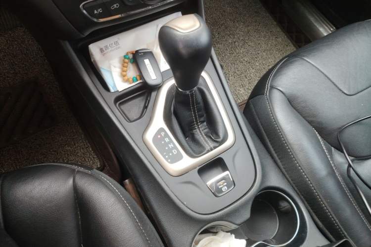 Used Jeep Cherokee 2017 2.0L Superior Edition Gear Lever