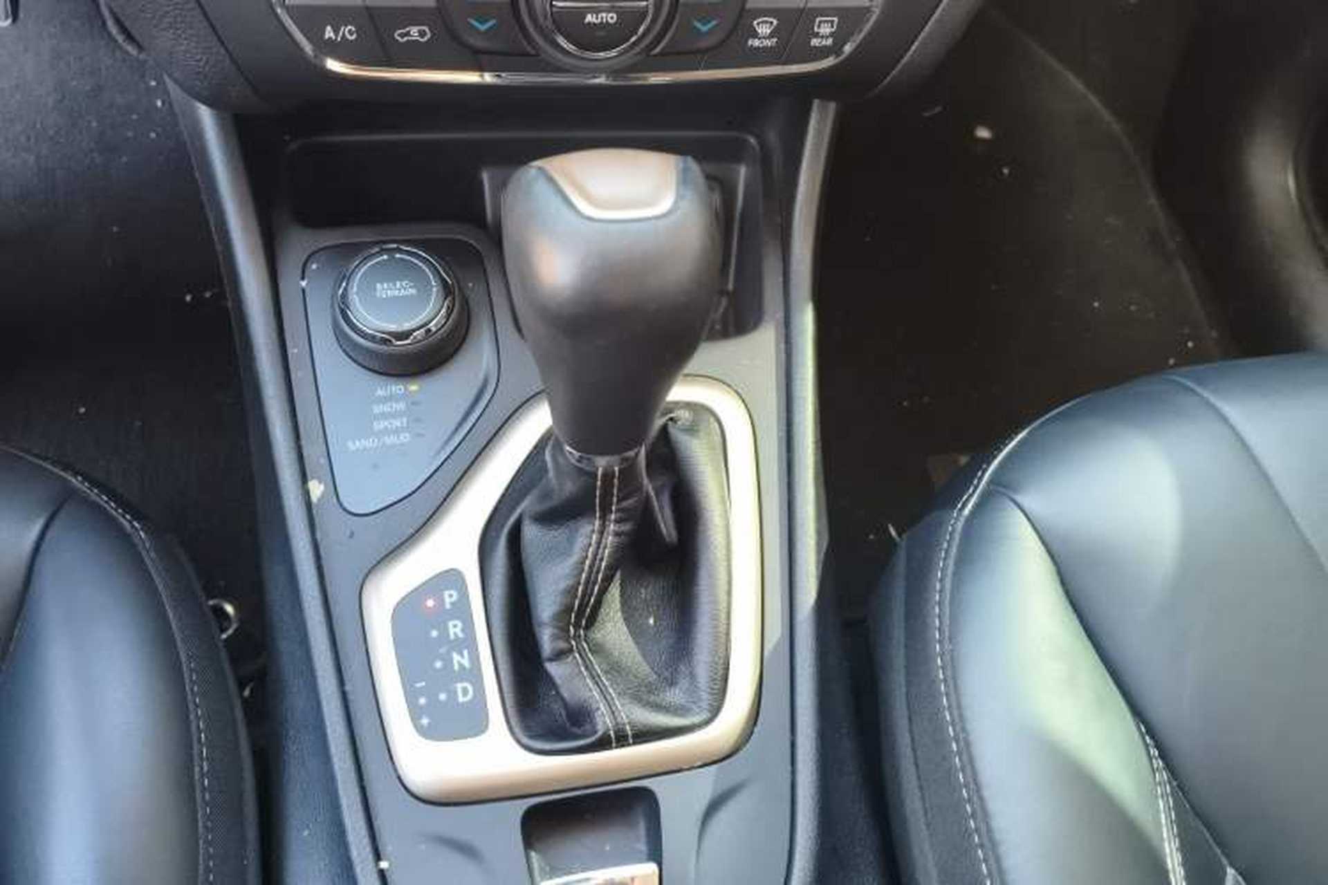 Used Jeep Cherokee 2017 2.4L Professional Smart Edition Gear Lever