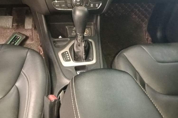 Used Jeep Cherokee 2017 2.4L Leading Edition Gear Lever