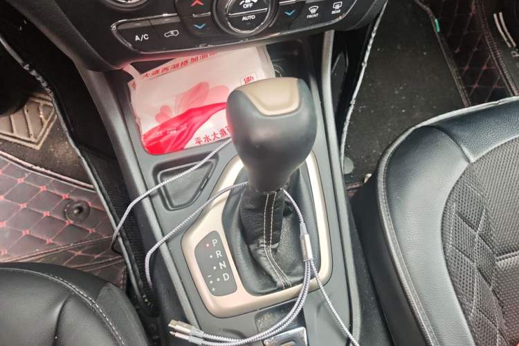 Used Jeep Cherokee 2017 2.4L Leading Edition Gear Lever