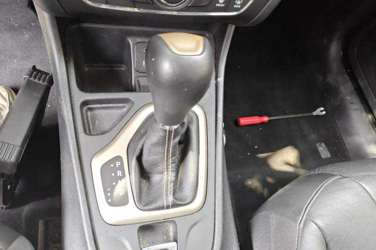 Used Jeep Cherokee 2017 2.0L Superior Edition Gear Lever