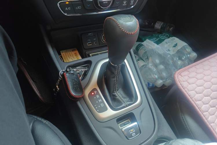 Used Jeep Cherokee 2017 2.0L Superior Edition Gear Lever