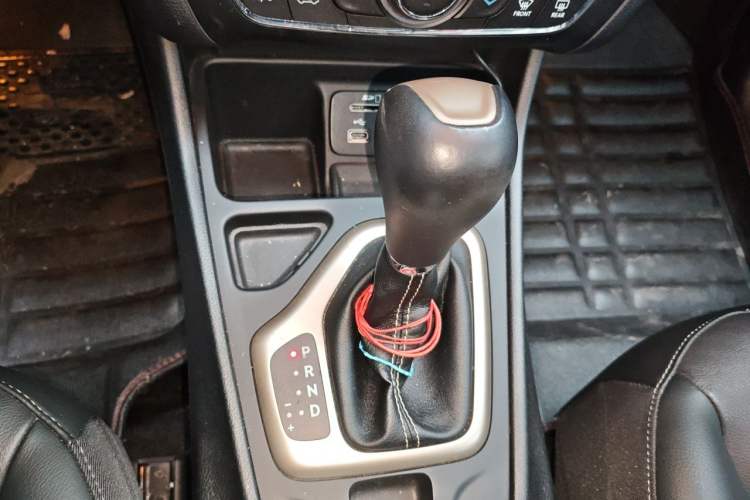 Used Jeep Cherokee 2017 2.0L Superior Edition Gear Lever