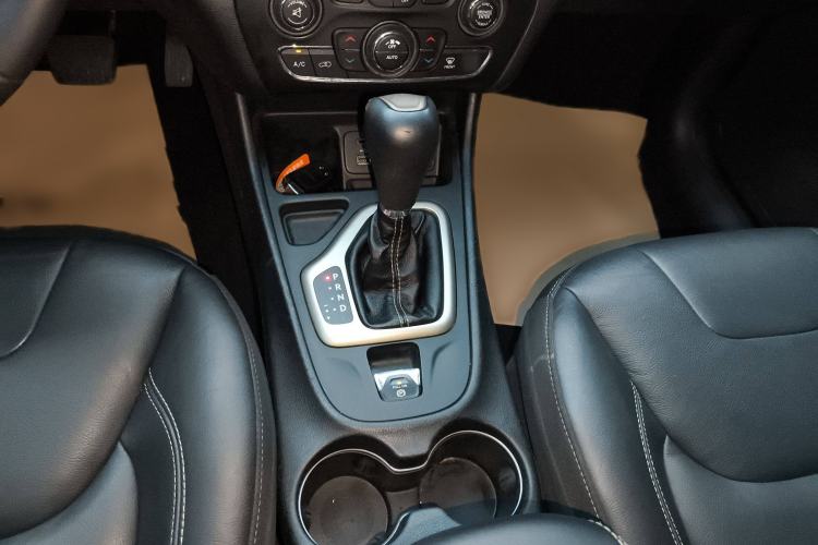 Used Jeep Cherokee 2017 2.4L Leading Edition Gear Lever