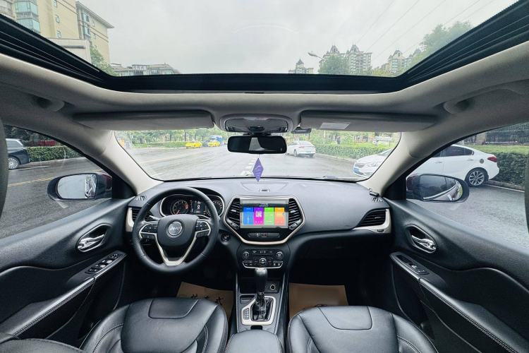 Used Jeep Cherokee 2017 2.4L Leading Edition Interior 2