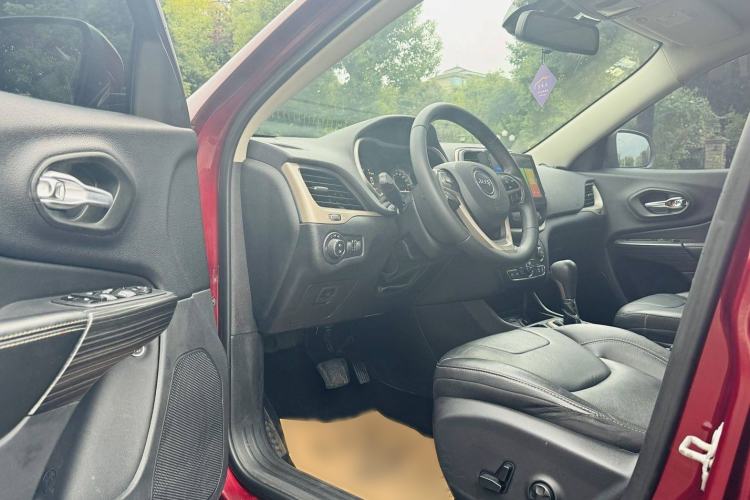 Used Jeep Cherokee 2017 2.4L Leading Edition Interior 3