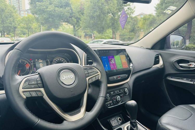 Used Jeep Cherokee 2017 2.4L Leading Edition Interior 6