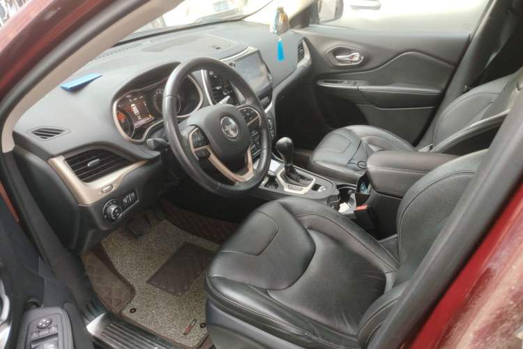 Used Jeep Cherokee 2017 2.0L Superior Edition Left Front Seat