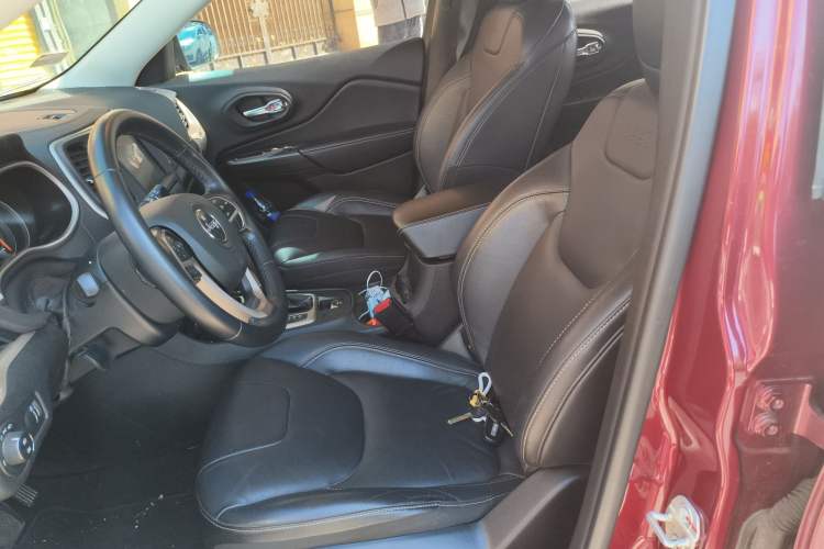 Used Jeep Cherokee 2017 2.4L Professional Smart Edition Left Front Seat